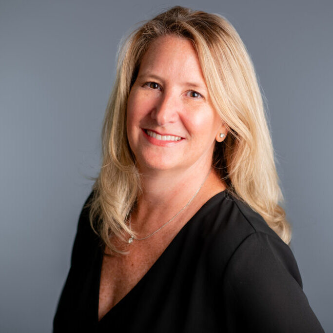 SUZANNE_YOUNG_Headshot_1b SUZANNE_YOUNG_Headshot_1b